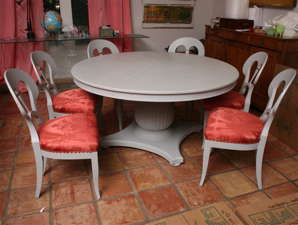Mid-20th Century Elegant Dining Table and Six Chairs