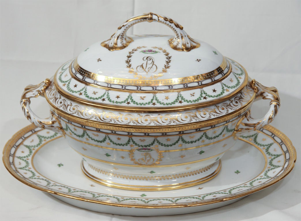 This superb porcelain soup tureen represents the finest of late 18th century French neoclassical style. It is L
large and lavishly decorated, but in a subtle and understated way. The pattern is known as 