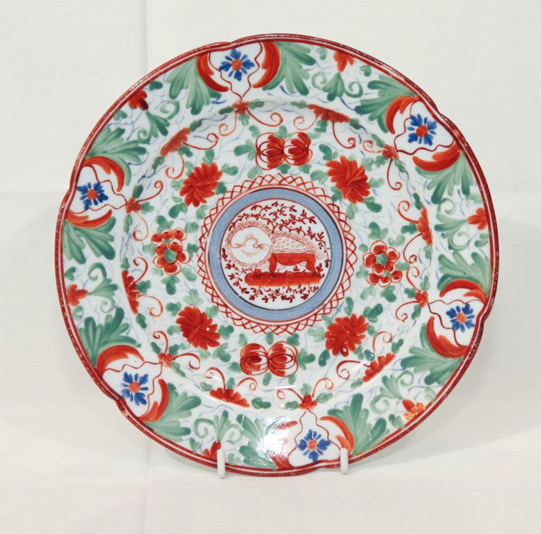 This bold Minton pattern features a kylin in the central rondel. The pattern is sometimes known as the 