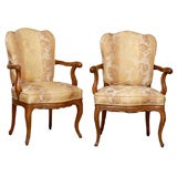 18th Century Pair of Chairs in Walnut