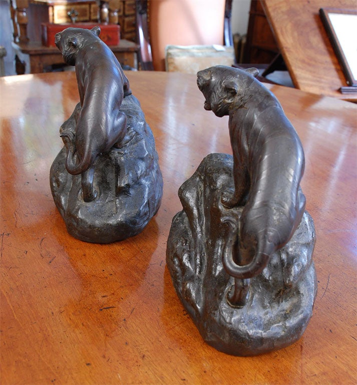 Un par de atriles de tigre de bronce en venta 1