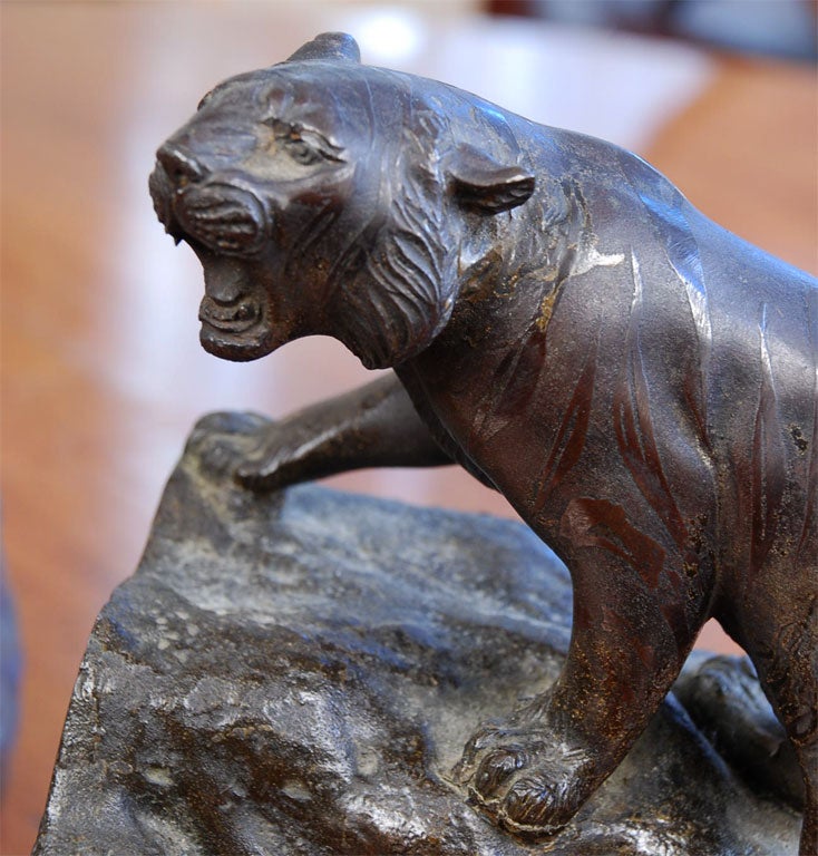 Un par de atriles de tigre de bronce en venta 3