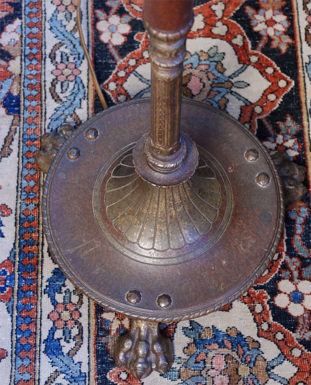 Bronzo Una lampada da terra rinascimentale in bronzo in vendita