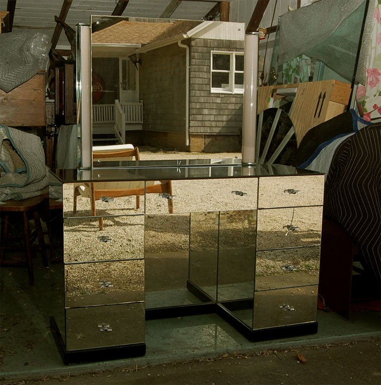 THE DAYS OF HOLLYWOODS GOLDEN ERA OF GLAMOUR ARE EVOVKED IN THIS THROWBACK TO THE DAYS OF GARBO AND THE RITUALS OF GROOMING WITH THIS MIRRORED VANITY WHERE THE LIGHTS SWIVEL OUT FROM BEHIND HIDDEN MIRRORS!