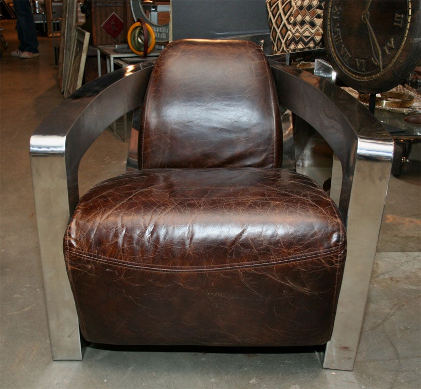 Superbes fauteuils de style déco en cuir et acier poli 1