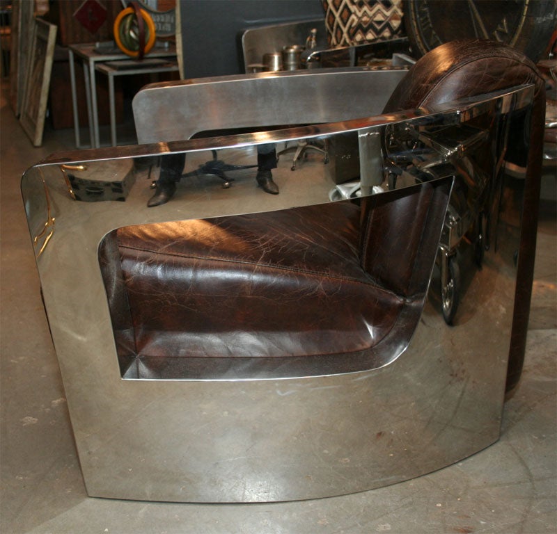 Superbes fauteuils de style déco en cuir et acier poli 2