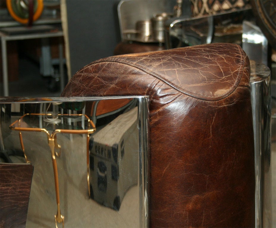 Superbes fauteuils de style déco en cuir et acier poli 3