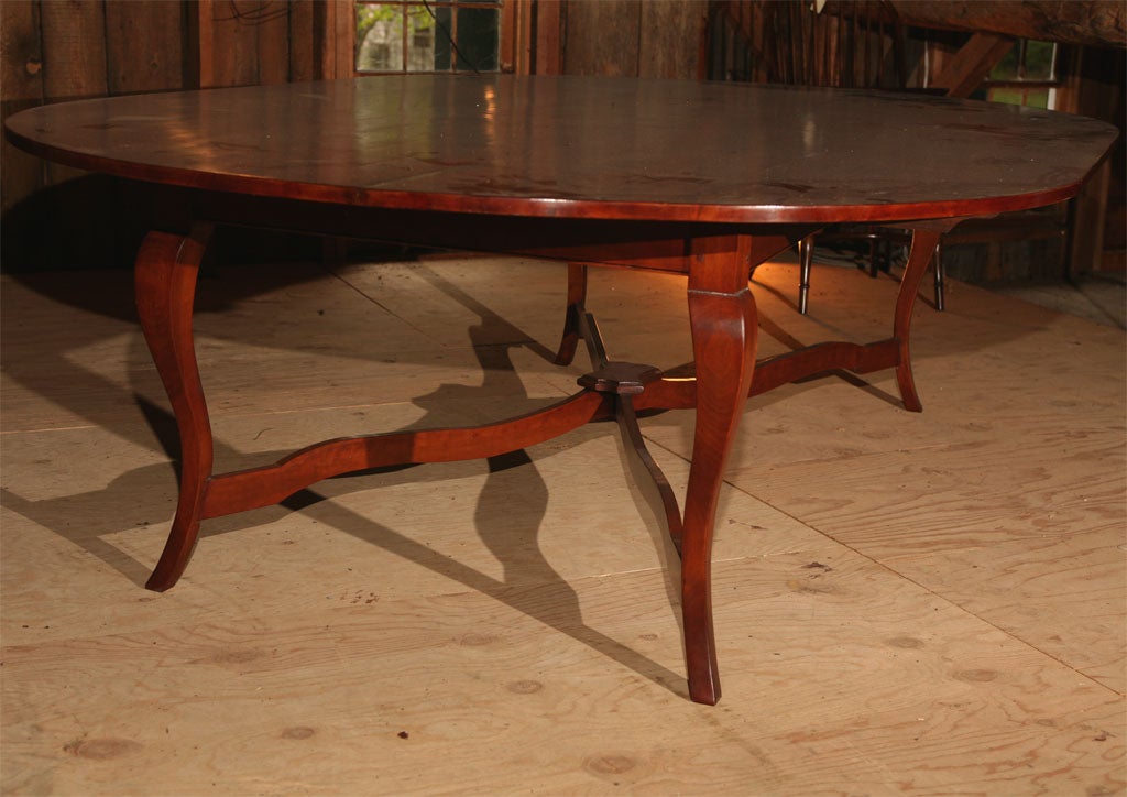 Oval Table In Excellent Condition For Sale In Sheffield, MA