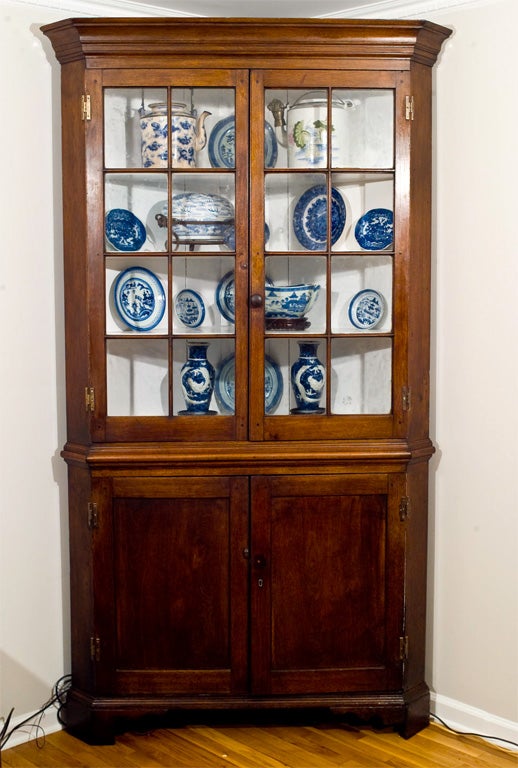 18th Century Chippendale Solid  Walnut Corner Cabinet 4