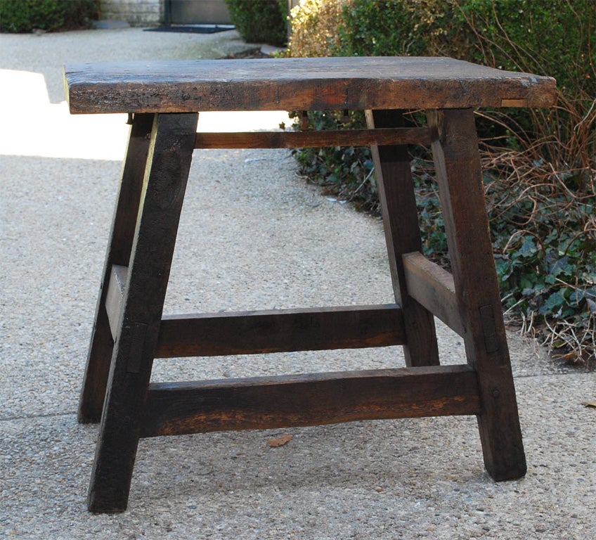 A solid wood studio table with heavy proportions. This table is capable of holding a sculpture or any heavy objet.
