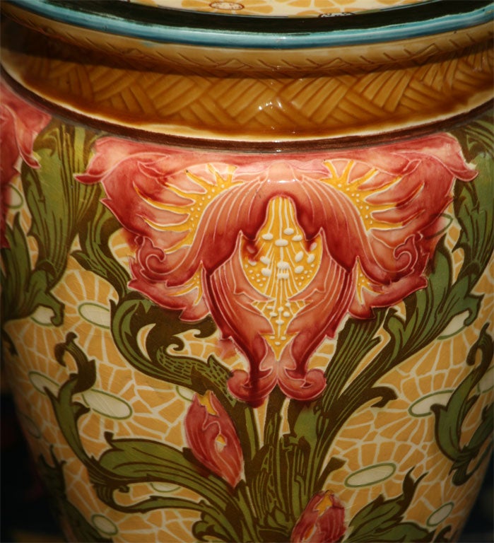 Siège de jardin en porcelaine Art Nouveau sécessionniste de Minton Excellent état - En vente à Great Barrington, MA