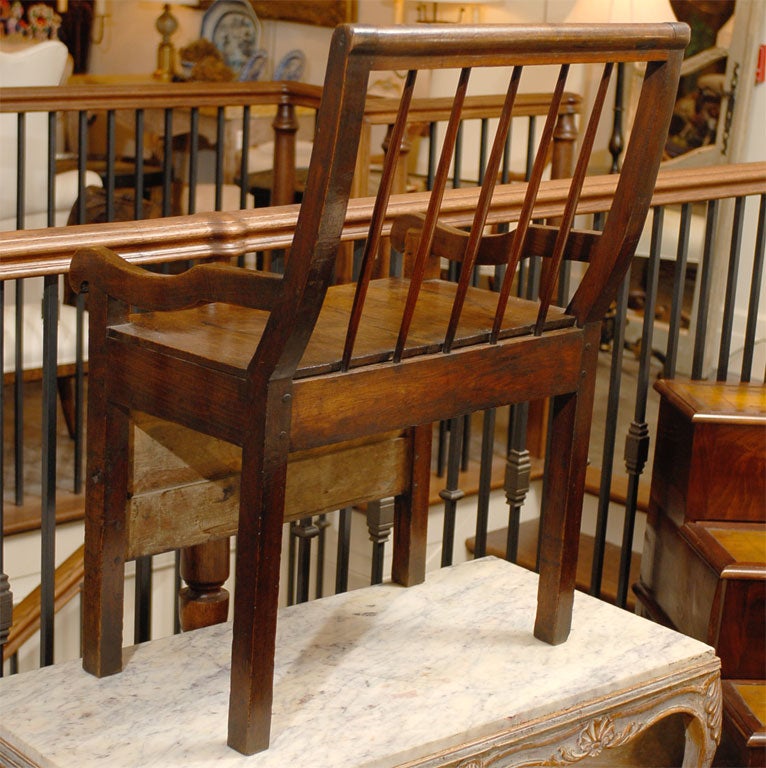 19th Century English Chestnut Comb Back Chair with Curved Arms and Long Apron For Sale 2