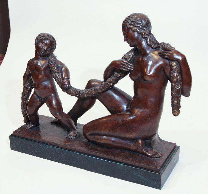 Joseph J. Emmanuel (Descomps) Cormier (1869-1950.)

la Chaîne, une sculpture en bronze patiné représentant une femme et un enfant, années 1930, reposant sur une base en marbre. Signé J.D. Cormier et estampillé 4/25 avec la marque de fonderie Colin