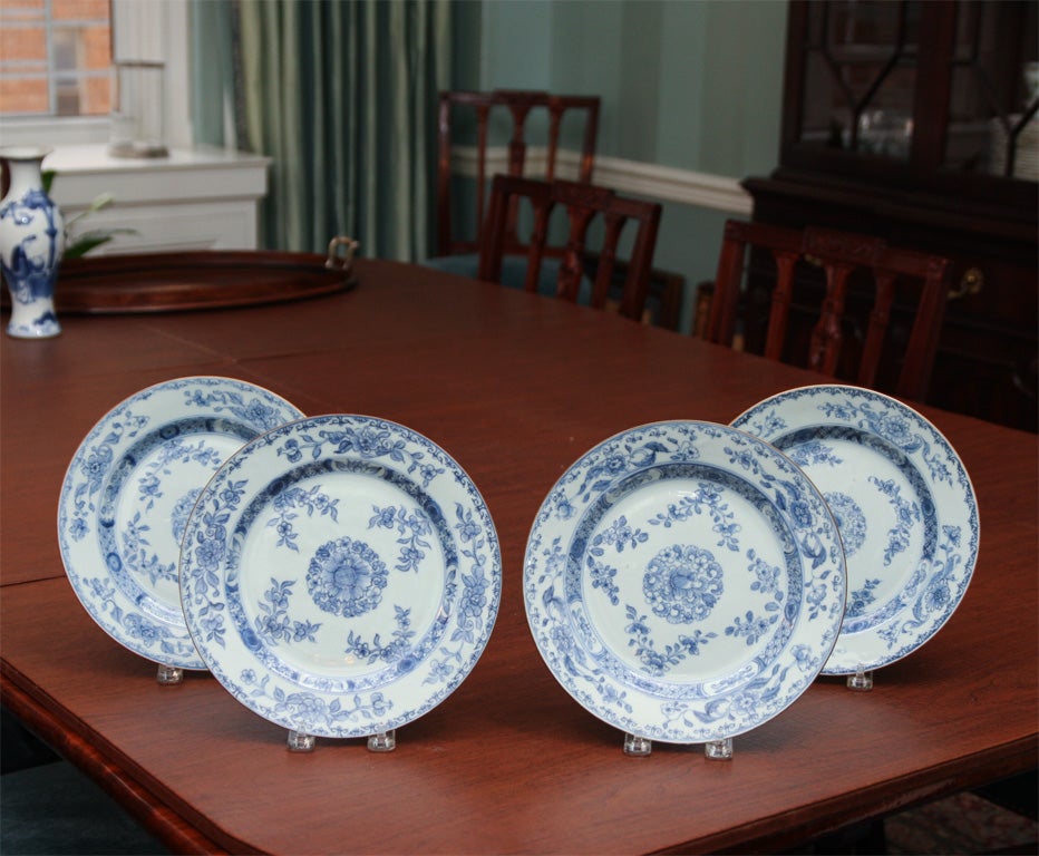 A set of four lovely Chinese export blue and white porcelain plates
