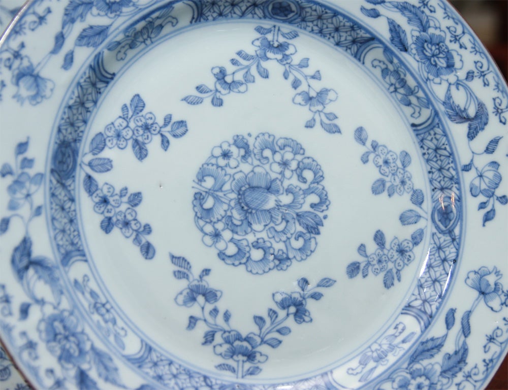 CHINESE EXPORT PLATES In Excellent Condition In New York, NY