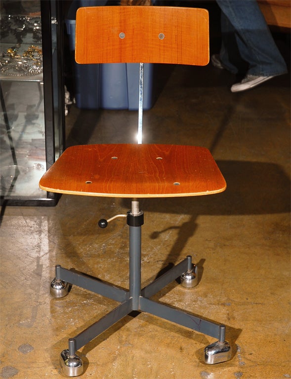 This is an early sample of a very important Jorgen Rasmussen swivel 