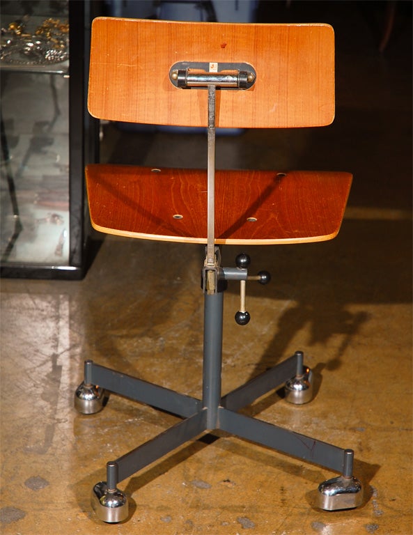 Rare and early swivel Kevi office/desk chair with chrome casters 2