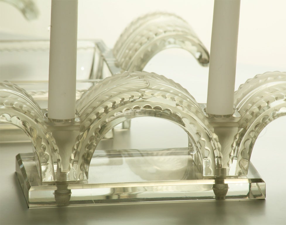 3-teiliges Lalique Art Deco Kristall-Konsolen-Tafelaufsatz, Set, signiert (Art déco) im Angebot