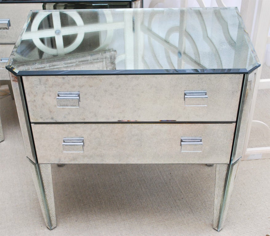Pair of Venetian 2-Drawer Mirrored Bedside Commodes 1