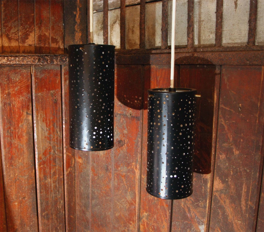 Pair of Cylindrical Hanging Lights In Excellent Condition For Sale In Stamford, CT