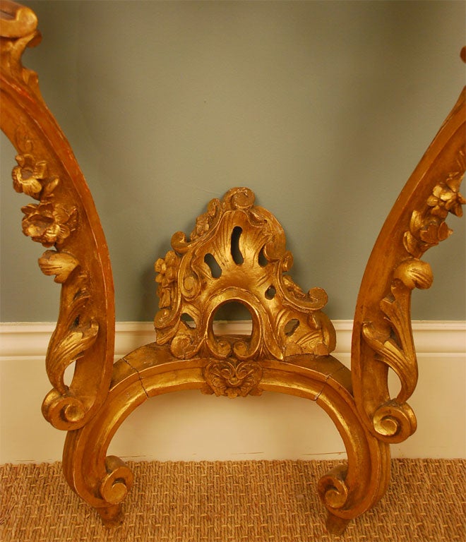 Table Console en Bois Doré de Style Louis XV Bon état - En vente à Pembroke, MA