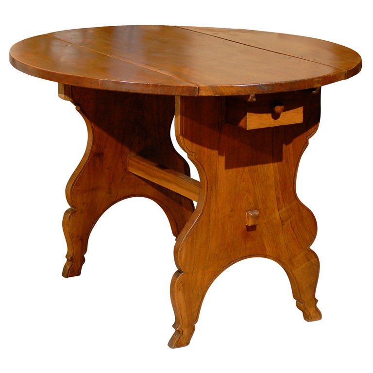 Oval Swiss Drop Leaf Table in Walnut, 18th Century