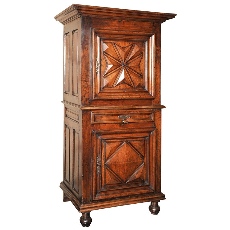 Beautifully Carved Walnut Homme Debout