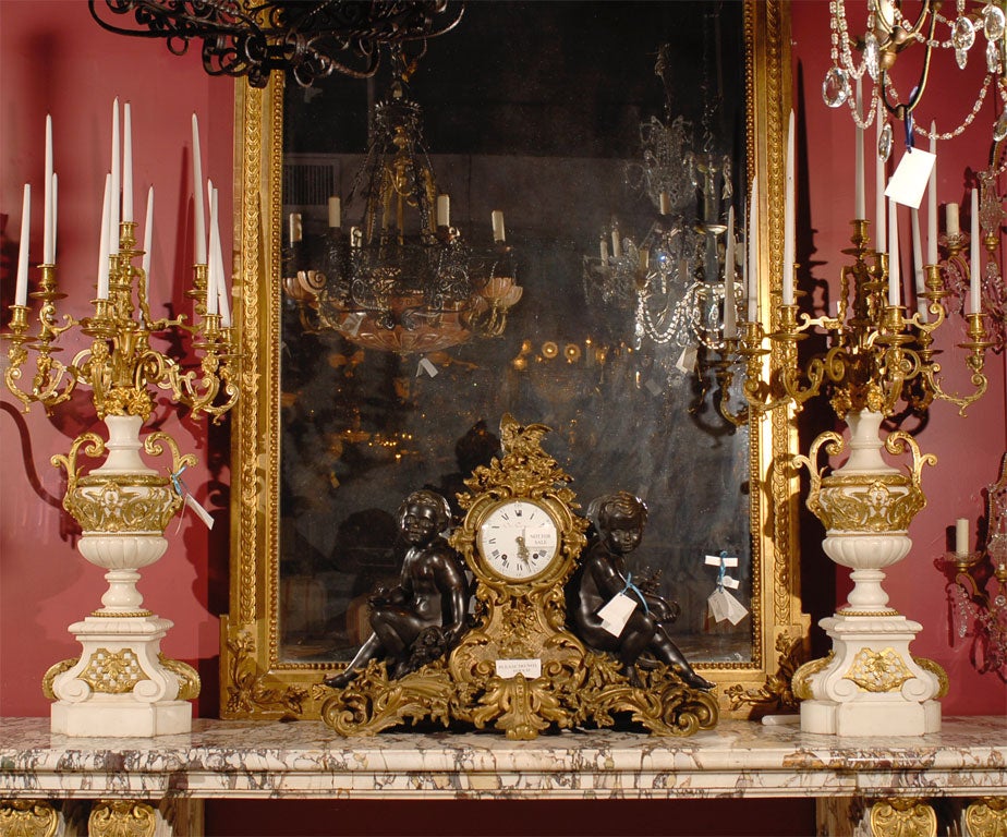 Magnifica coppia di candelabri in bronzo dorato e marmo in stile Impero