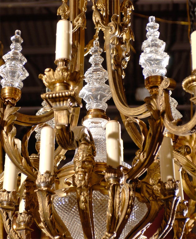 Araña antigua. Chandelier de bronce dorado con cristal Francés en venta