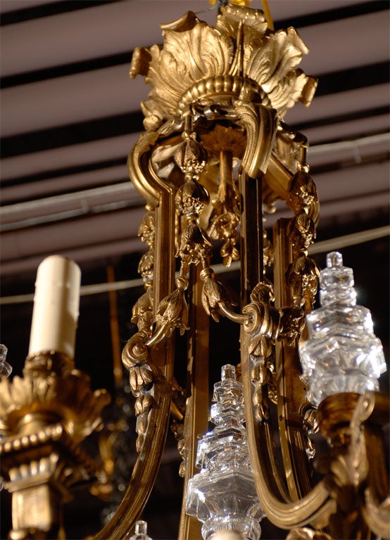 Araña antigua. Chandelier de bronce dorado con cristal siglo XX en venta