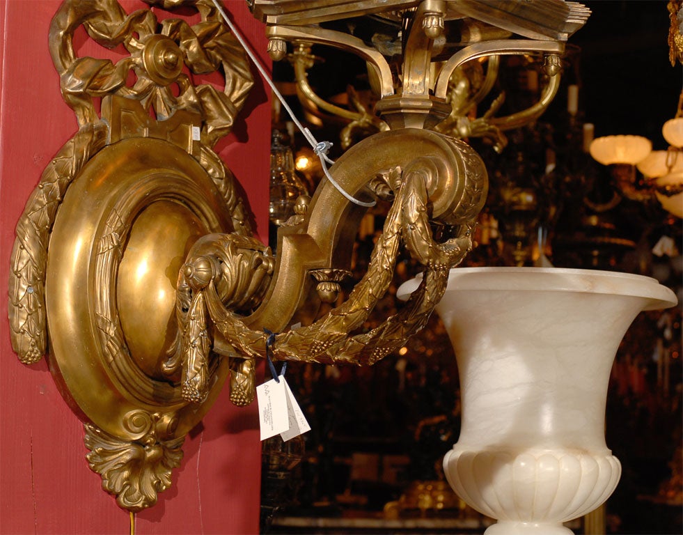 Pair of Brackets with Lanterns In Excellent Condition For Sale In Atlanta, GA