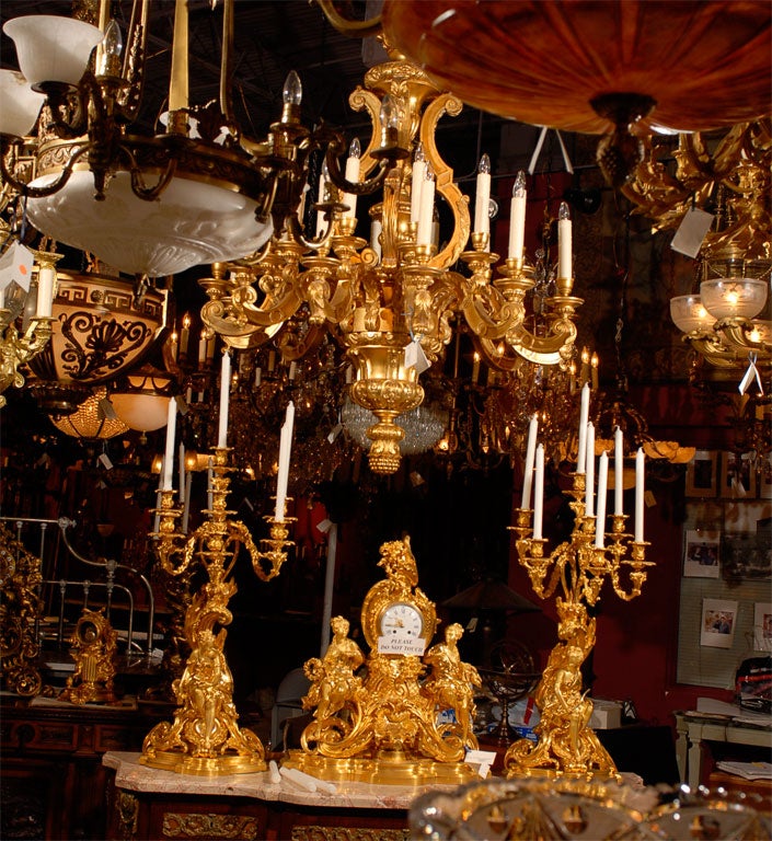 Magnificent gilded wood chandelier with 12 arms and 24 lights.