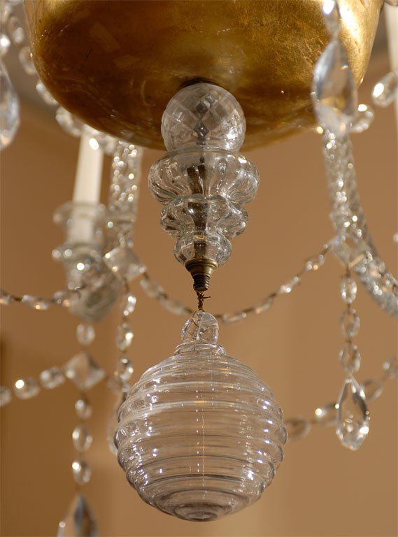 A Fine 18th Century Venetian Crystal Chandelier with Gilt Detail For Sale 1