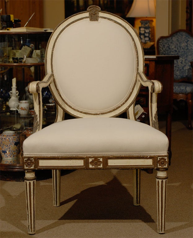 Italian Neoclassical Fauteuil in Painted Finish ca. 1780 7