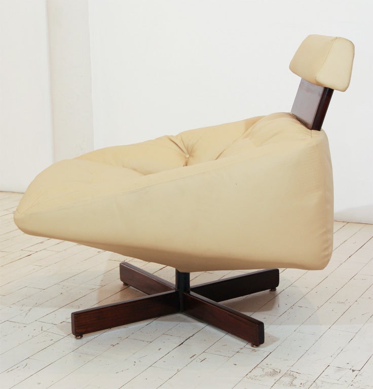 Unique armchair in leather and jacarandá wood with adjustable headrest