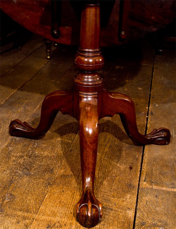 Hand-Carved Philadelphia Chippendale Tilt-top Birdcage Mahogany Tea Table