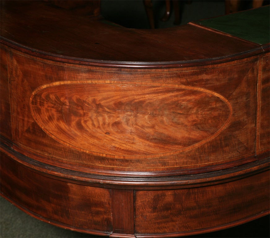 An English 19th century Carlton House desk. For Sale 4