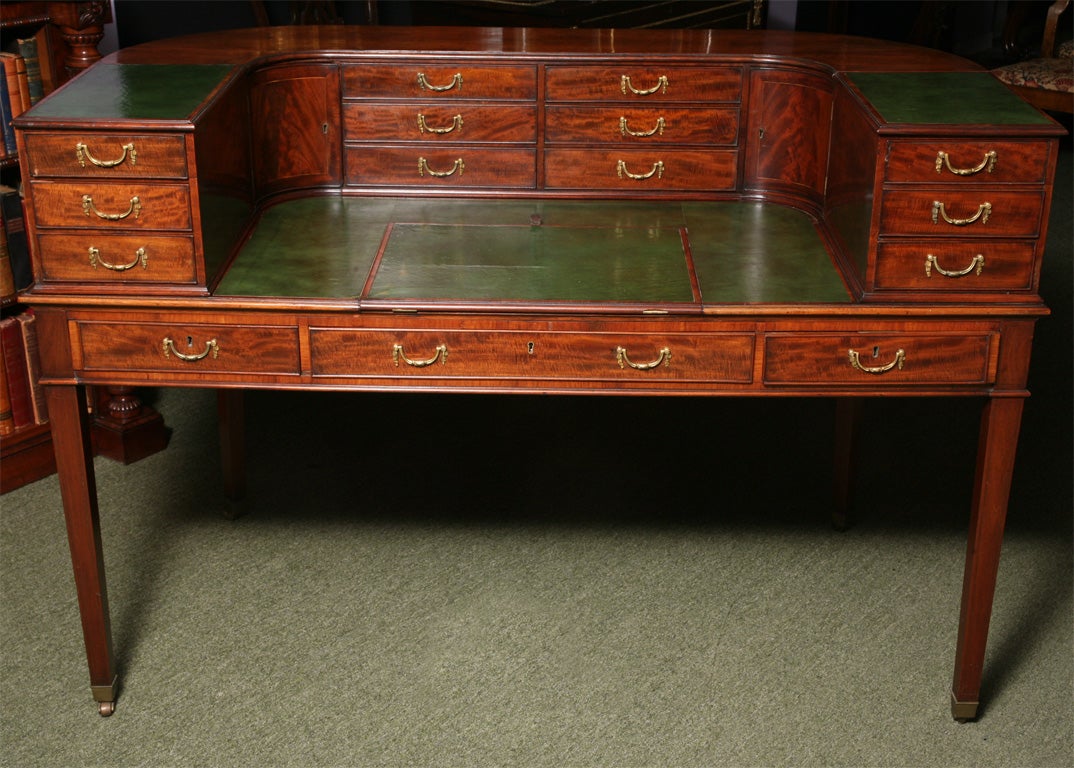 An English 19th century Carlton House desk. For Sale 5