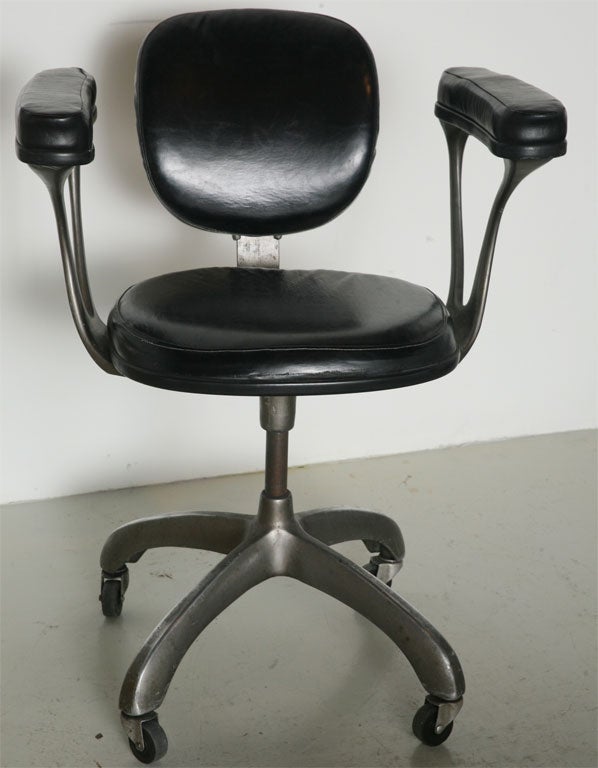 1950s ergonomically designed desk chair by Cramer, Kansas City. Aluminum and steel frame. Adjustable seat and back heights. Original black vinyl upholstery. Labelled 