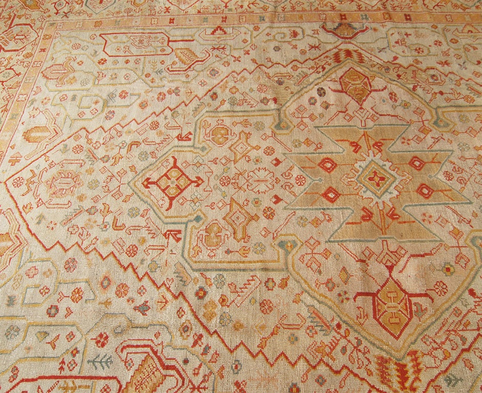 Oushak carpet