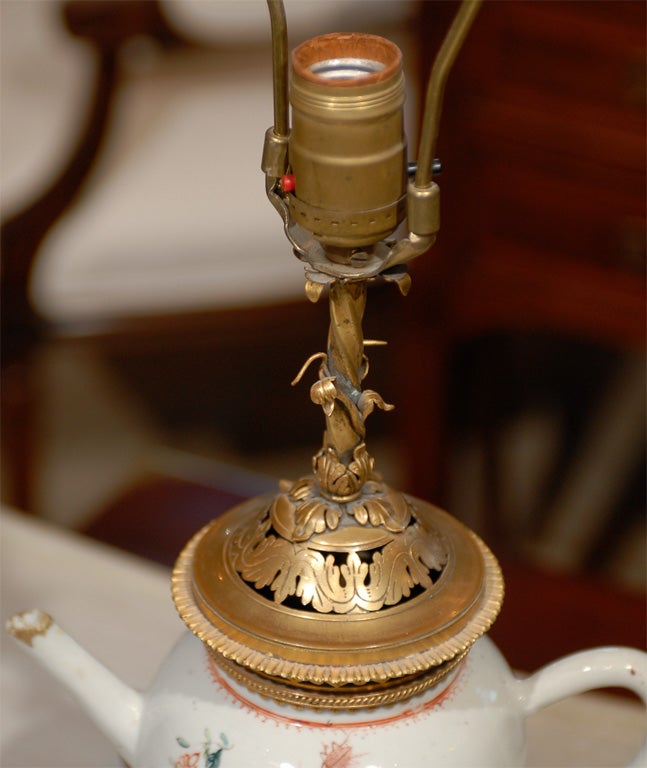 19th Century Chinese Export Porcelain Tea Pot as Lamp 2