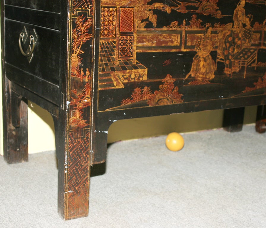 Gilt Chinese 19th Century Chinoiserie wedding cabinet armoire