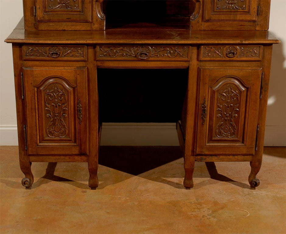 Late 18th Century French Carved Walnut Bookcase Secretaire from the Rhône Valley In Good Condition In Atlanta, GA