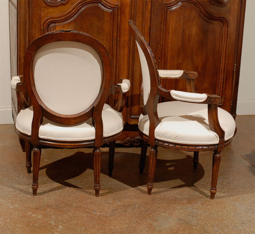 Pair of 19th Century French Louis XV Carved Walnut Fauteuil Side Chairs 5