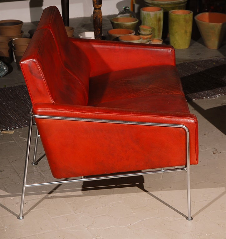 Very Rare Arne Jacobsen Sofa from The SAS Royal Hotel 2