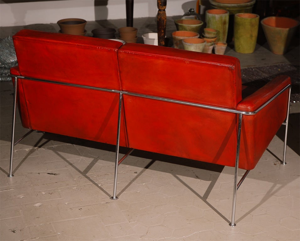 Very Rare Arne Jacobsen Sofa from The SAS Royal Hotel 3