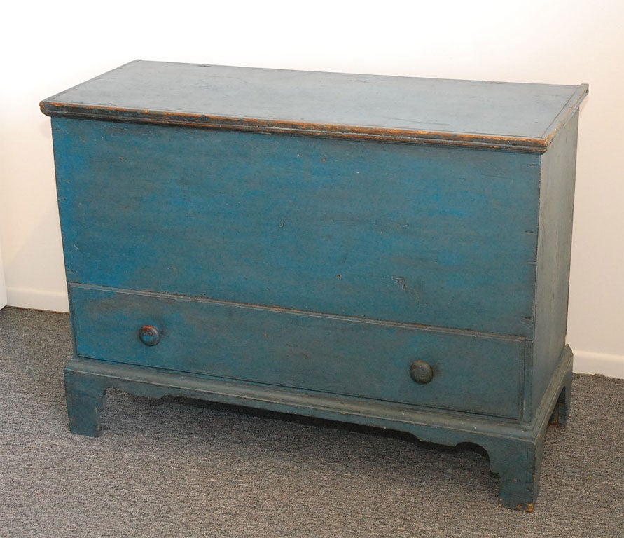 EARLY 19THC NEW ENGLAND ORIGINAL PAINTED ONE DRAWER BLANKET CHEST WODERFUL EARLY CUT NAIL AND FINE DOVE TAILED DRAWERS CONSTRUCTION GREAT PATINA WITH UNTOUCHED SURFACE .