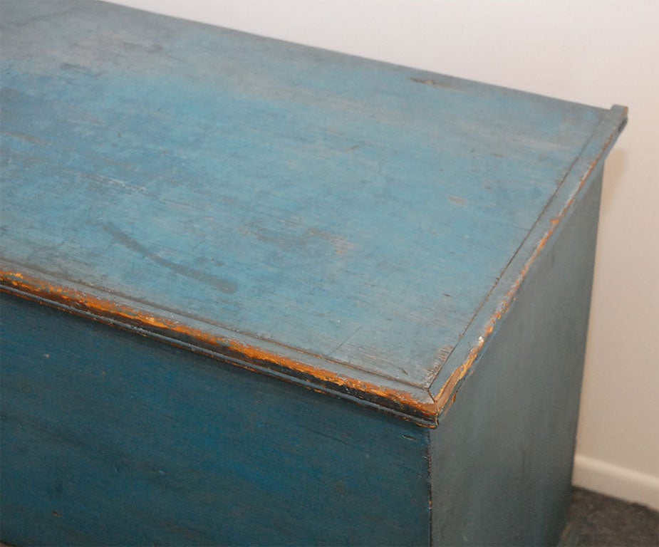 Pine EARLY 19THC BLUE PAINTED  ONE DRAWER NEW ENGLAND CHEST