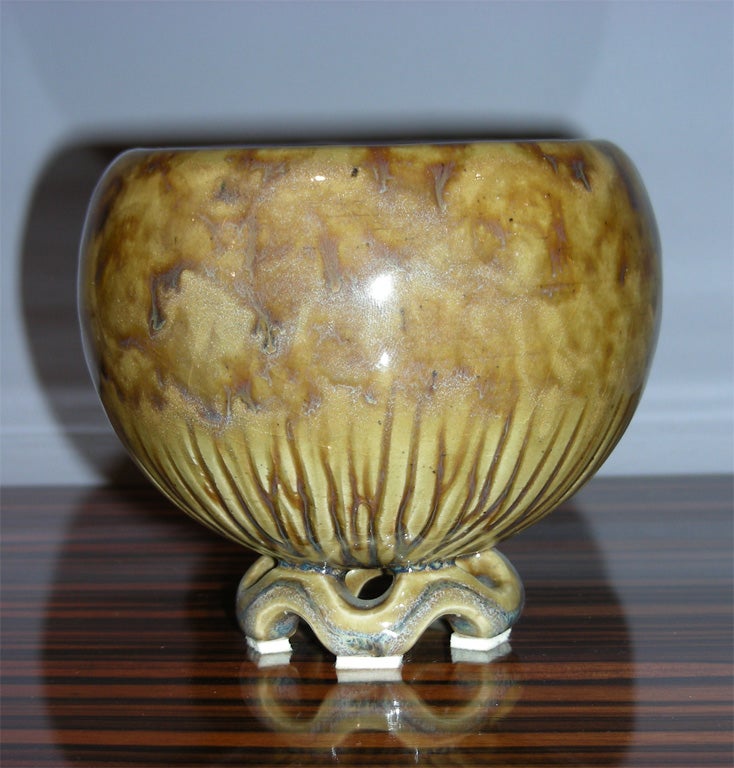 1940-1950 ceramic bowl signed by Kieffer, decorated with a beige-brown pattern on the outside.