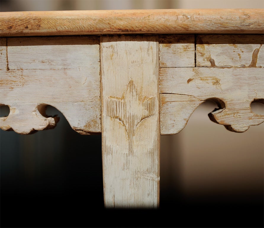 Rare Painted Gustavian Round Dining Table In Excellent Condition In Washington, DC